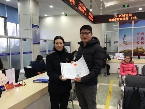 雁塔區(qū)食品藥品監(jiān)督管理局頒發(fā)首張連鎖門店 食品經(jīng)營(yíng)許可證